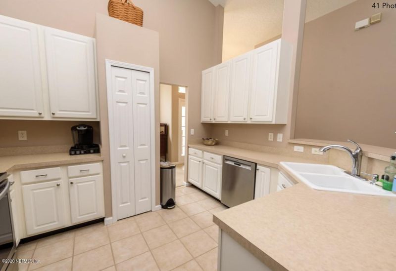 8831 Canopy Oaks Dr, Jacksonville, FL 32256