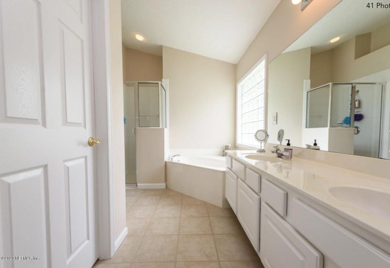 8831 Canopy Oaks Dr, Jacksonville, FL 32256