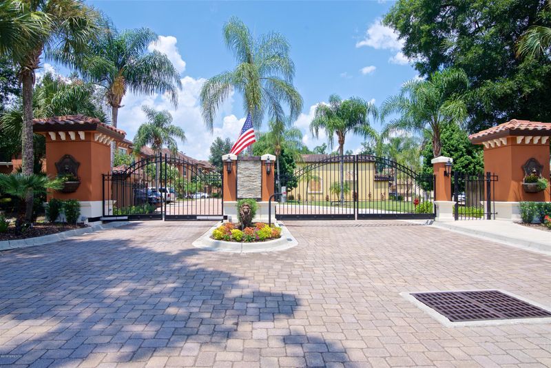 8848 La Terrazza Pl, Jacksonville, FL 32217