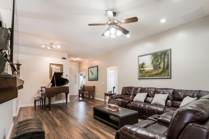 886 S Lilac Loop, Jacksonville, FL 32259