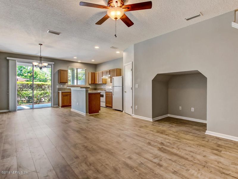 8869 Inlet Bluff Dr, Jacksonville, FL 32216
