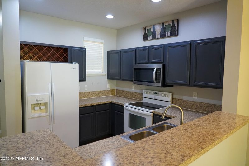 8879 Grassy Bluff Dr, Jacksonville, FL 32216