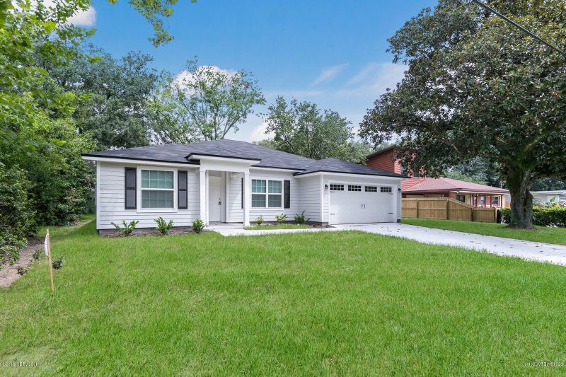 889 Grace Cir E, Jacksonville, FL 32205