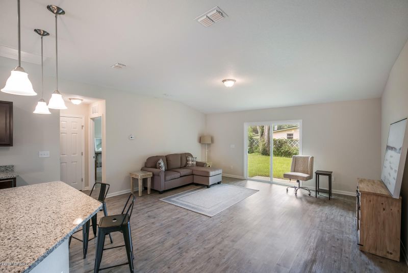 889 Grace Cir E, Jacksonville, FL 32205