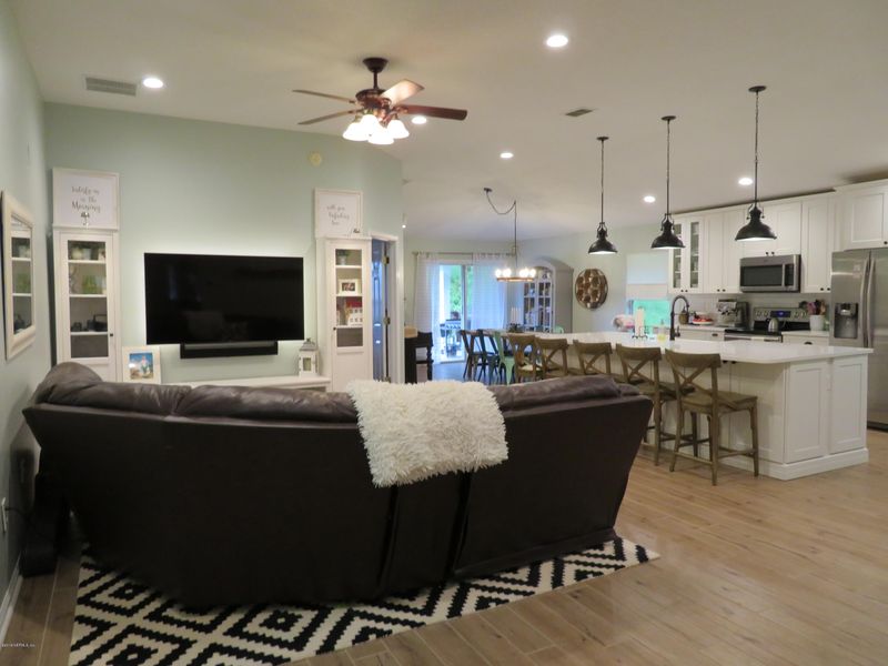 890 S Lilac Loop, St Johns, FL 32259