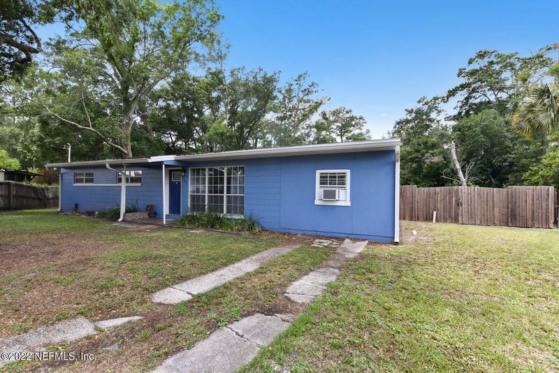 8901 Joseph Ct, Jacksonville, FL 32216