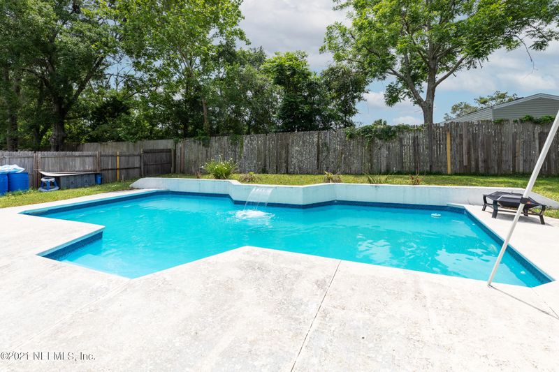 8922 Castle Rock Dr, Jacksonville, FL 32221