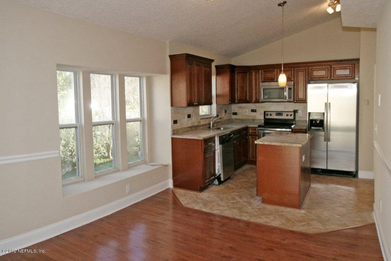 8931 Castle Rock Dr, Jacksonville, FL 32221