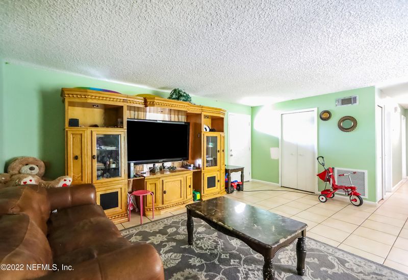 8948 Sandusky Ave, Jacksonville, FL 32216