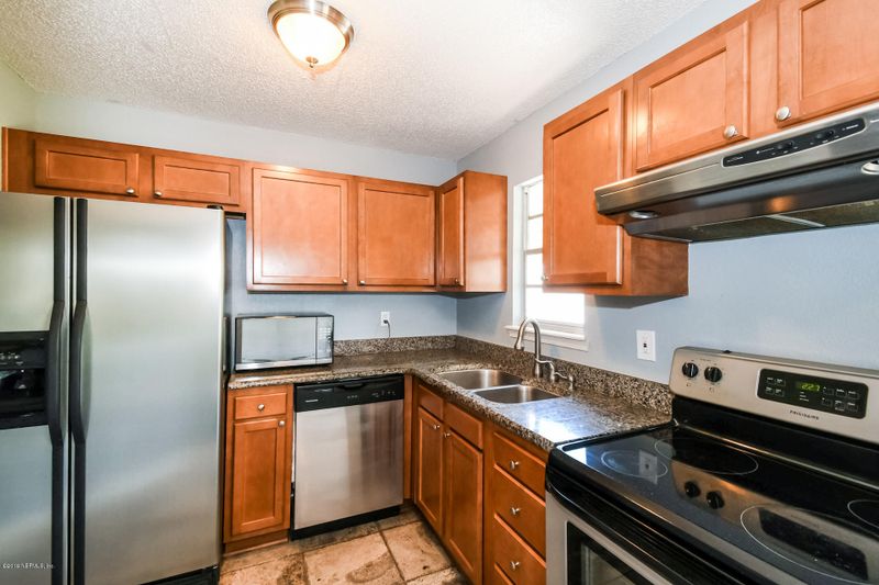 8958 Ivey Rd, Jacksonville, FL 32216