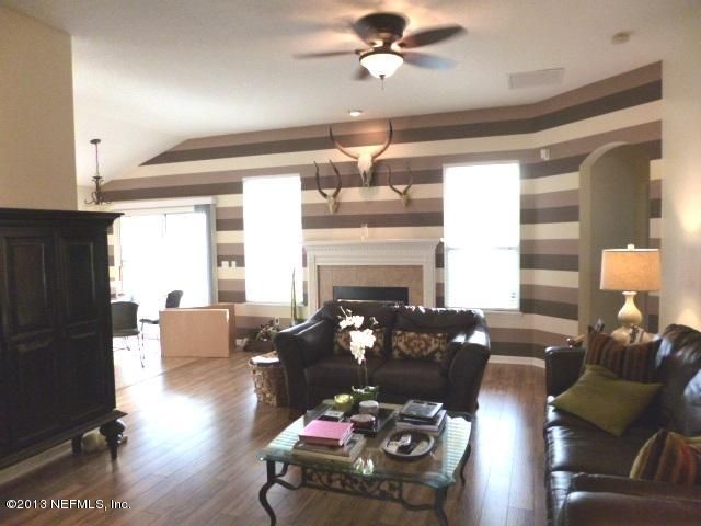 898 Thoroughbred Dr, Orange Park, FL 32065