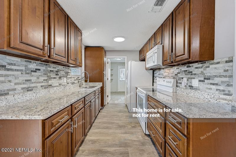 8990 Hermance Ct, Jacksonville, FL 32216