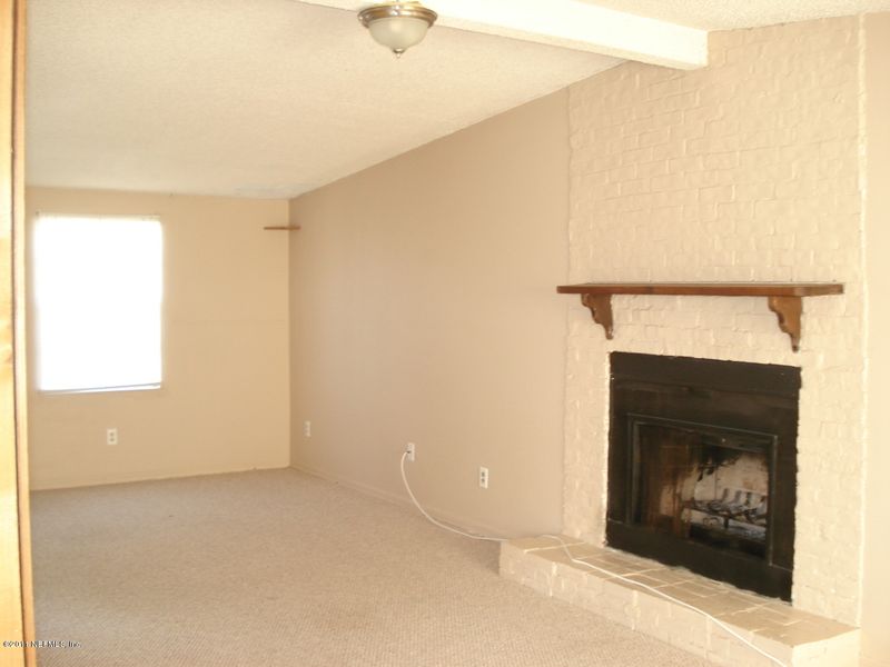 90 S Forrestal Cir, Atlantic Beach, FL 32233