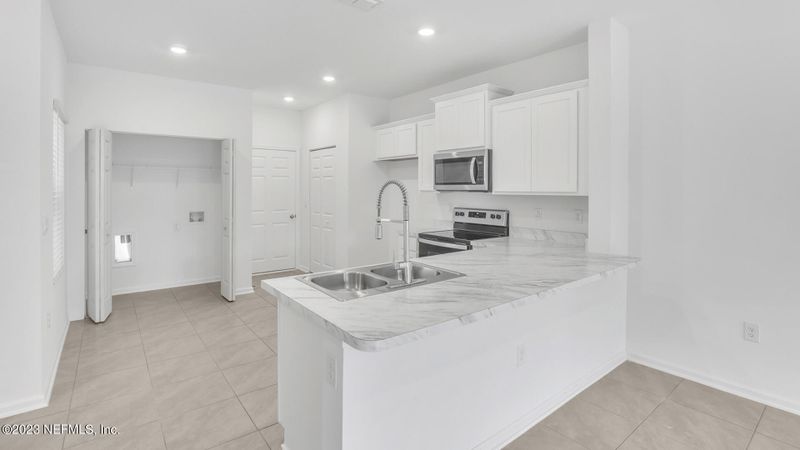 9030 Gifford Dr, Jacksonville, FL 32220