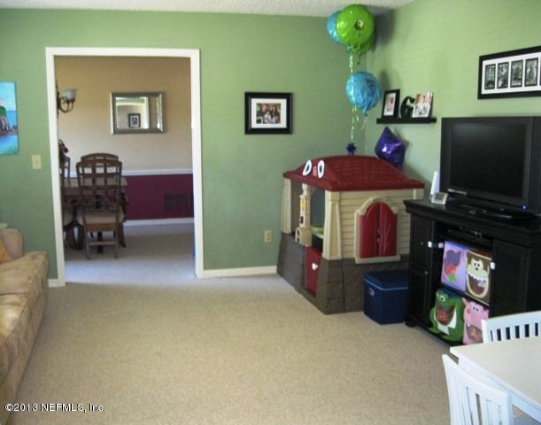 9063 Warwickshire Rd, Jacksonville, FL 32257
