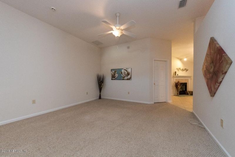 908 Candlebark Dr, Jacksonville, FL 32225