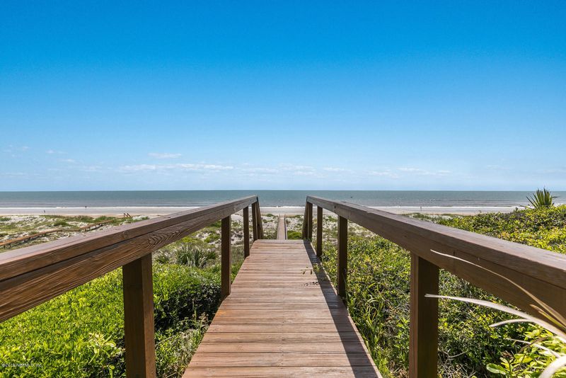 91 Ocean Breeze Dr, Atlantic Beach, FL 32233