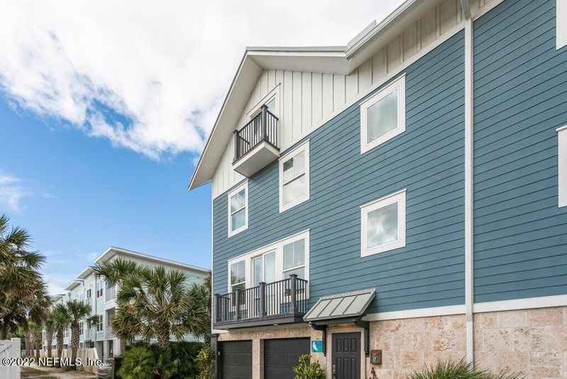 912 1st St S #B, Jacksonville Beach, FL 32250
