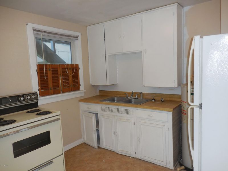 912 N 4th St, Jacksonville Beach, FL 32250