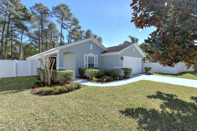 913 Collinswood Dr W, Jacksonville, FL 32225