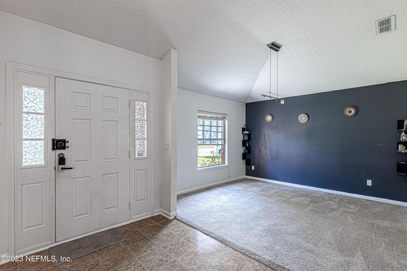 9140 Jennifer Ln, Jacksonville, FL 32222