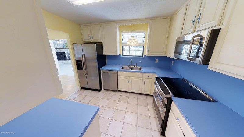 915 3rd Ave N, Jacksonville Beach, FL 32250