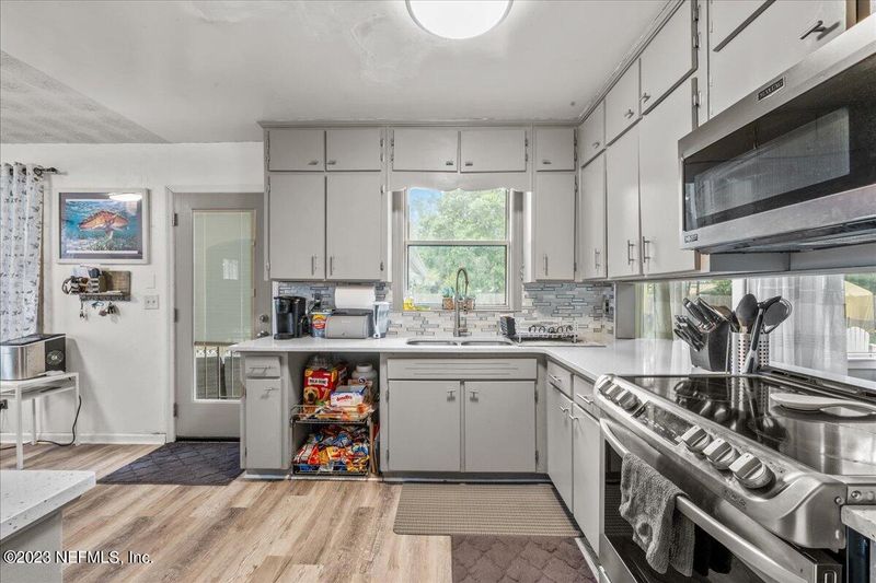 9155 Rota Ave, Jacksonville, FL 32218