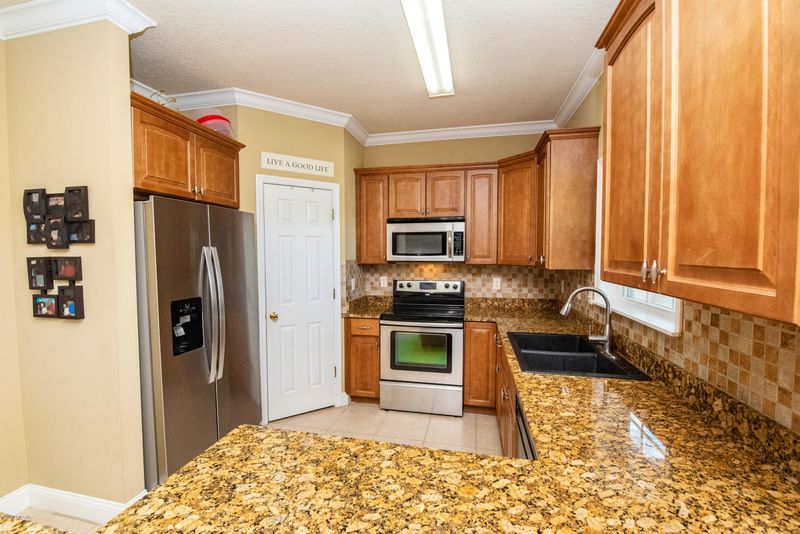 92 Twin Lakes Dr, St Augustine, FL 32084
