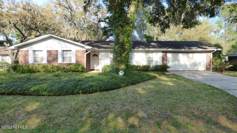921 Grape Ln, Jacksonville, FL 32259