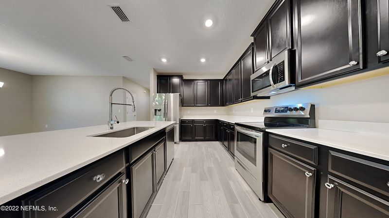 923 Colon Ln, Jacksonville, FL 32218