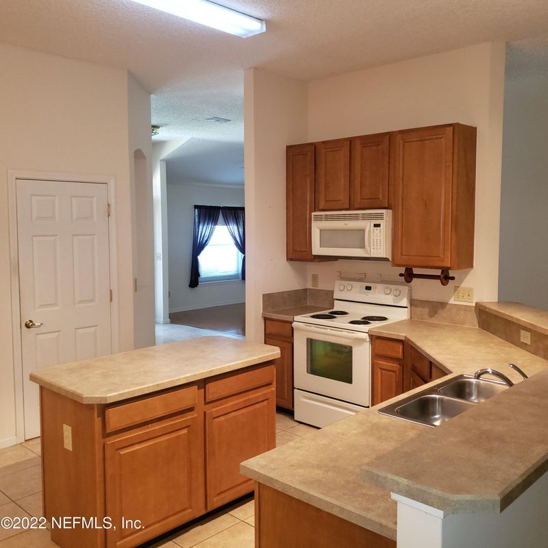 9237 Hawks Run Ln, Jacksonville, FL 32222