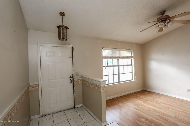 925 Duskin Dr, Jacksonville, FL 32216