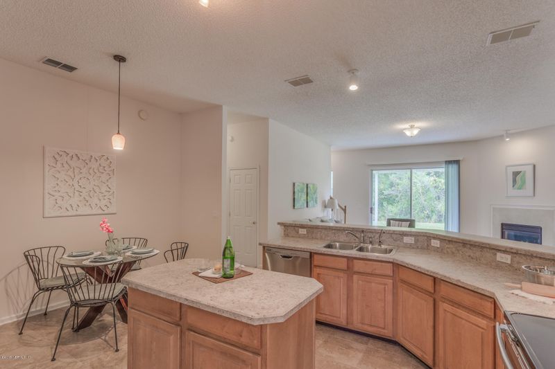 928 Waverly Bluff Ct, Orange Park, FL 32065