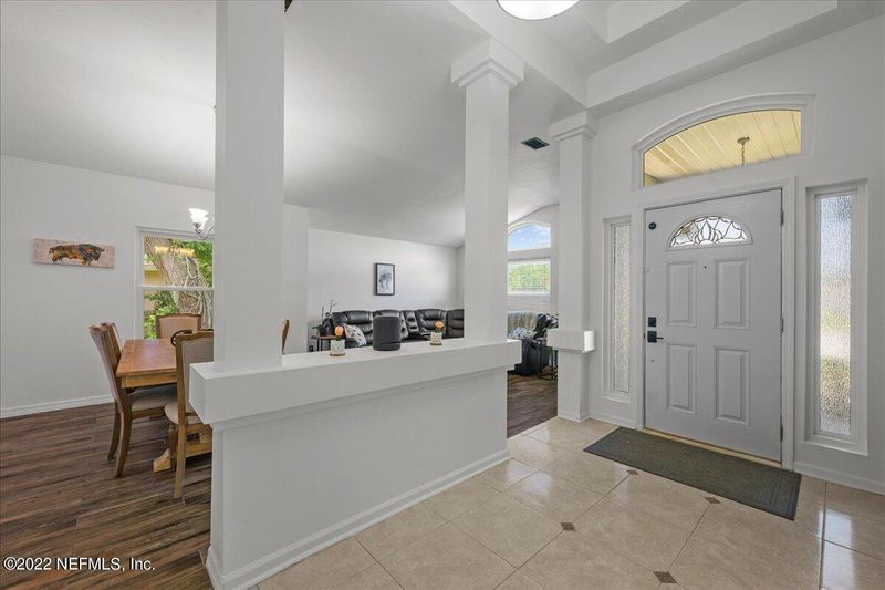 9292 Dale View Ln E, Jacksonville, FL 32225