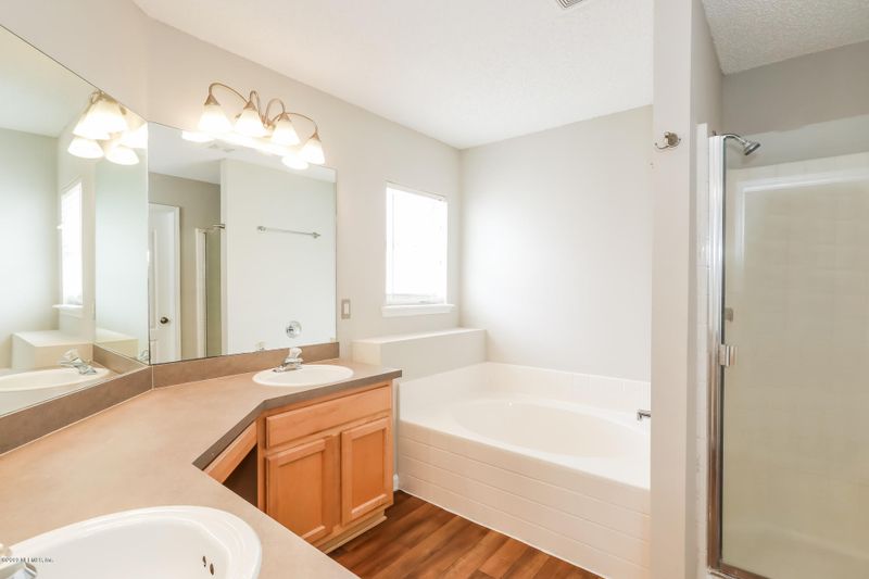 930 Mackinaw Trl, St Augustine, FL 32092