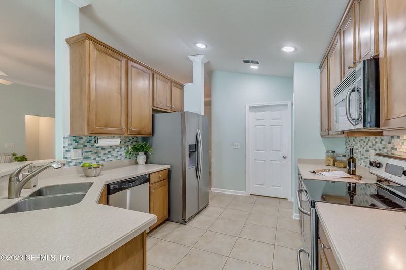 9308 Waterglen Ln, Jacksonville, FL 32256