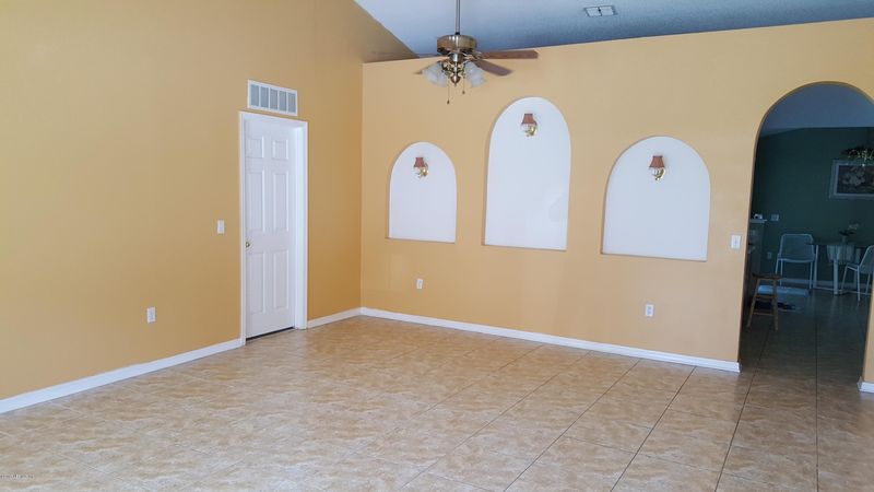 9373 Lockheed Ln, Jacksonville, FL 32221