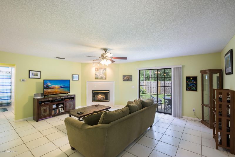 943 Wilderland Dr, Jacksonville, FL 32225