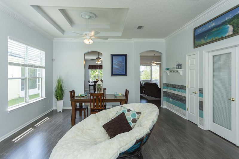 9430 Prosperity Lake Dr, Jacksonville, FL 32244