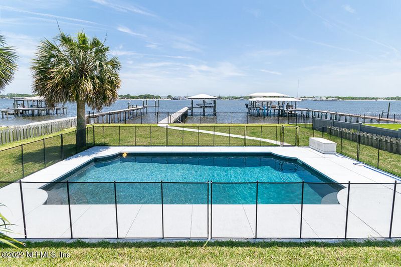 9446 Heckscher Dr, Jacksonville, FL 32226