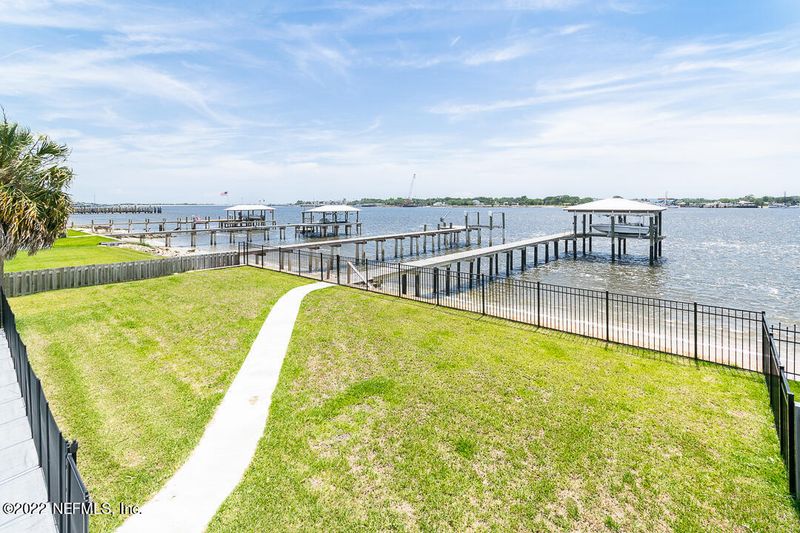 9446 Heckscher Dr, Jacksonville, FL 32226