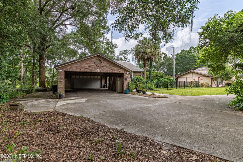 947 Arthur Moore Dr, Green Cove Springs, FL 32043