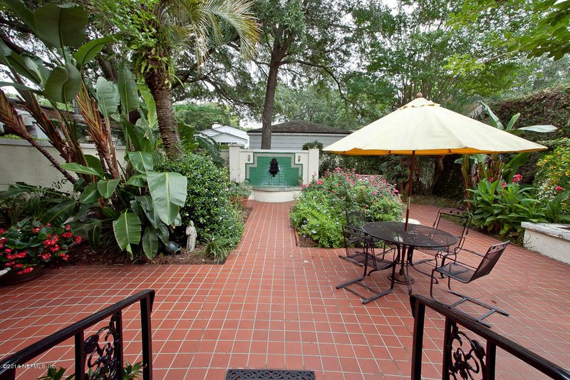 947 Sorrento Rd, Jacksonville, FL 32207