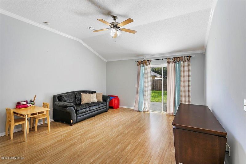 9477 W Daniels Mill Dr, Jacksonville, FL 32244