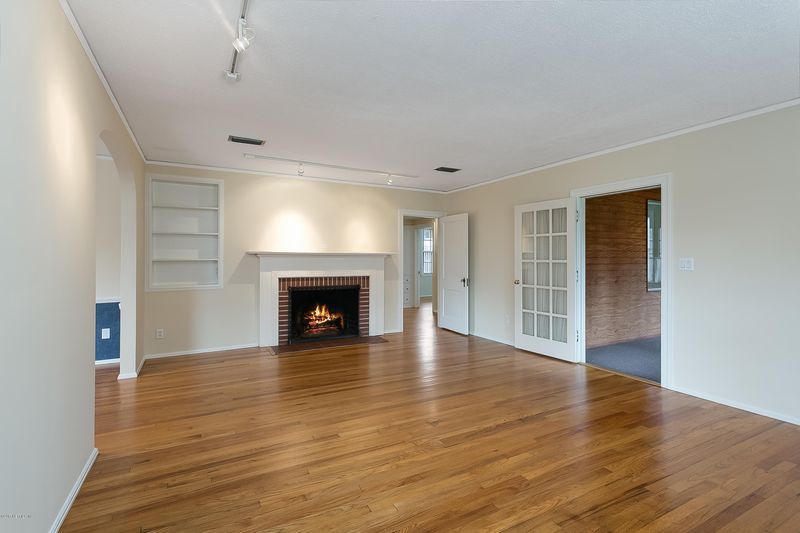 950 Old Hickory Rd, Jacksonville, FL 32207