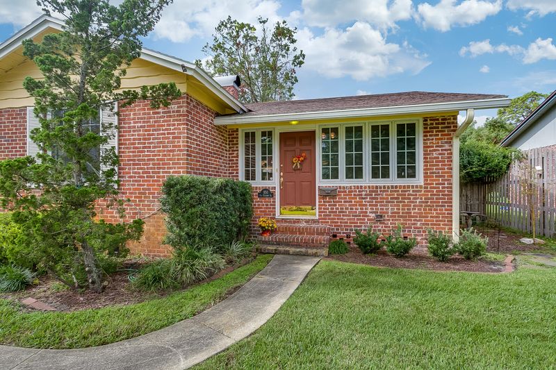 950 Old Hickory Rd, Jacksonville, FL 32207