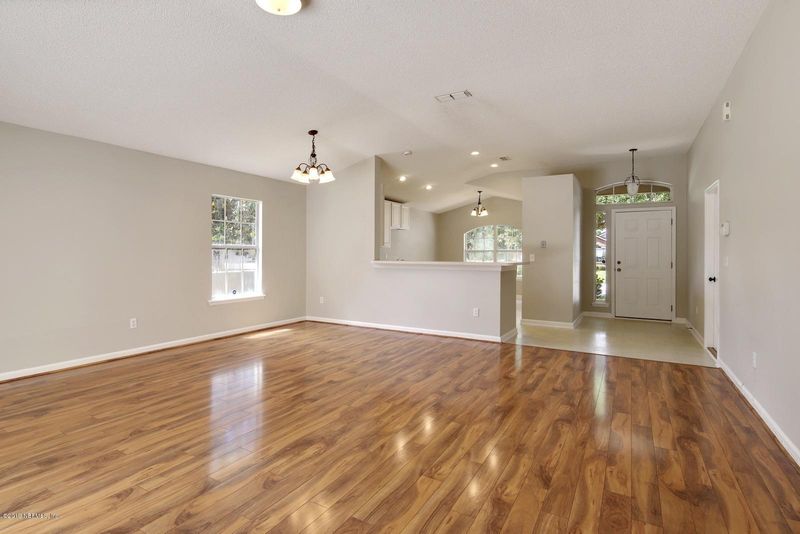 9501 Staples Mill Dr, Jacksonville, FL 32244
