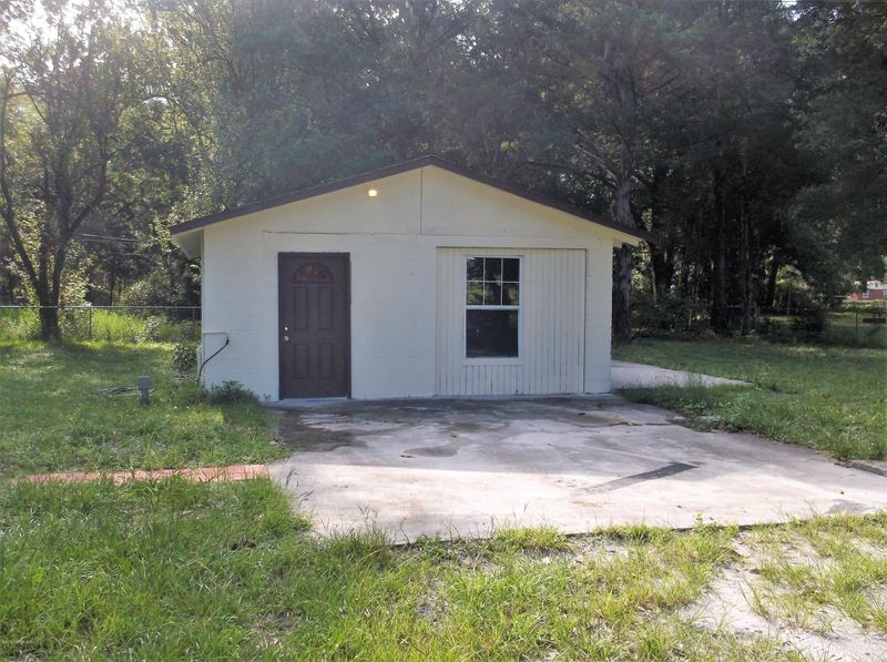 951 Jones Rd, Jacksonville, FL 32220