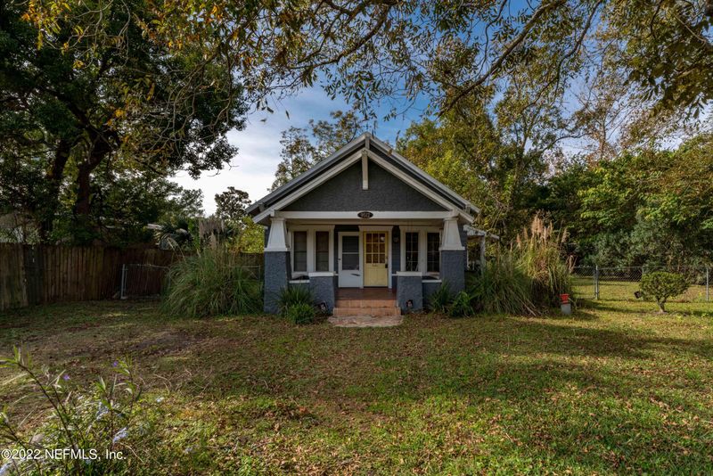 9512 Sisson Dr, Jacksonville, FL 32218