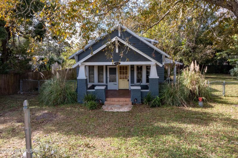 9512 Sisson Dr, Jacksonville, FL 32218